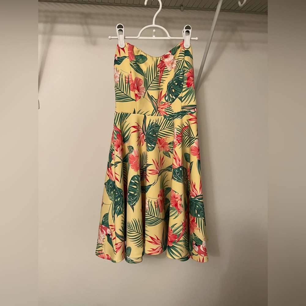 Urban Heritage Dress size M Yellow Strapless Fit & Flare Mini with Padded Bust.